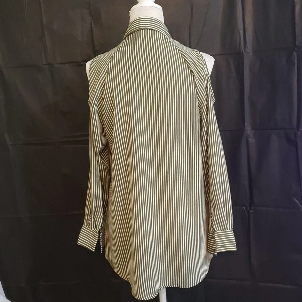 AVAILABLE by Angela Fashion Cold Shoulder Lrg EUC - Picture 4 of 10